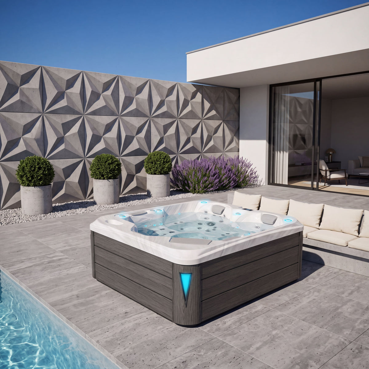 Un spa de 3 plazas junto a la casa
